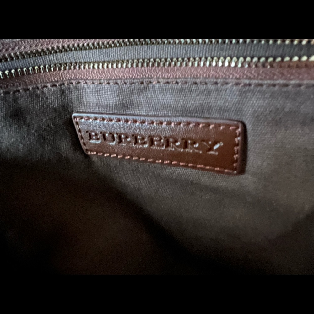 BEUTIFUL BURBERRY BAG - Picture 3 of 15